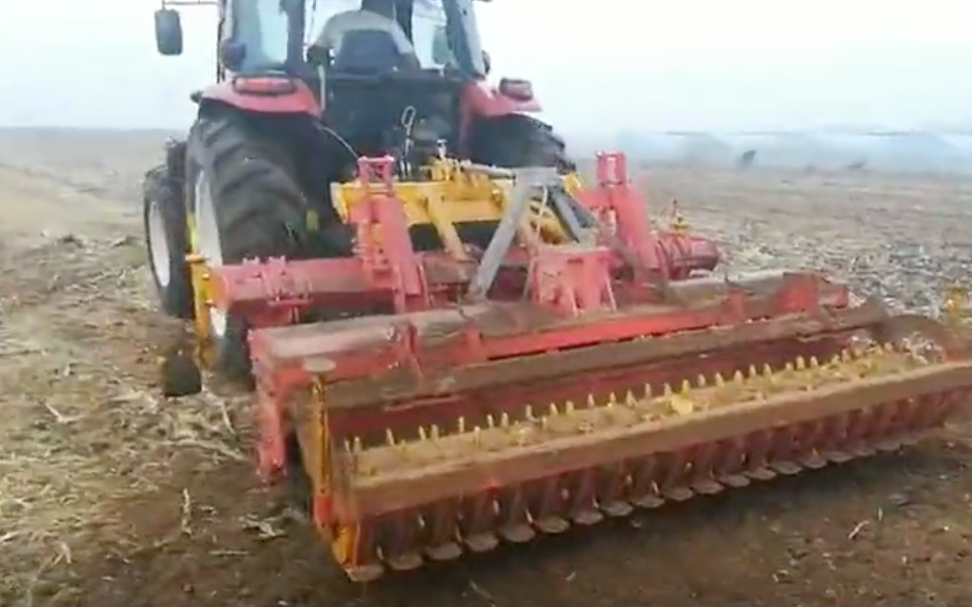 深松機，聯(lián)合耕整機作業(yè)視頻
